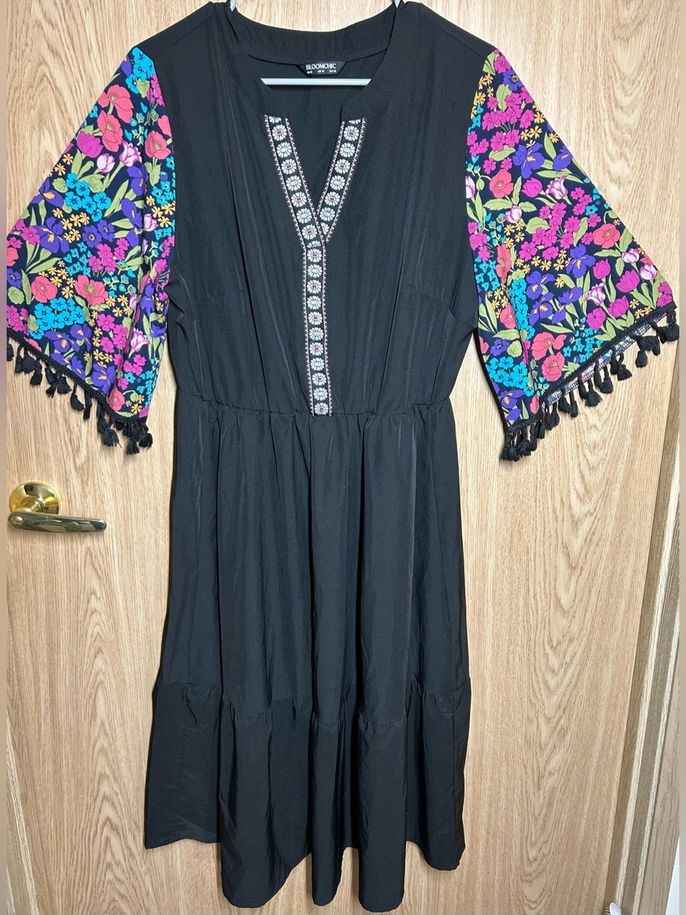 BloomChic Size 12 (L) Color-Contrast Vibrant Floral Flutter Sleeves Midi Dress
